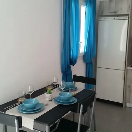 Enalia Apartmán Perivolos (Santorini)